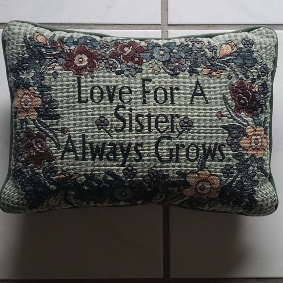 Vintage "sister" accent pillow - Picture 1 of 8